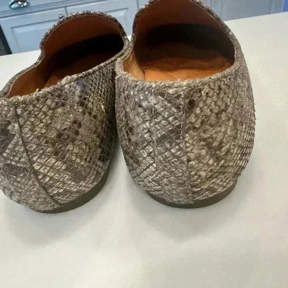 Gentle souls by Kenneth Cole “Eugene” leather flats.  slip ons size 7.5 - Picture 6 of 9